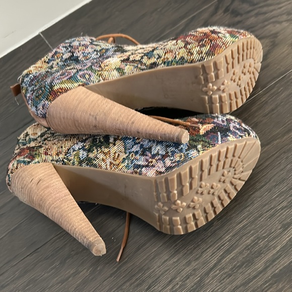 Aldo Booties - Picture 6 of 8